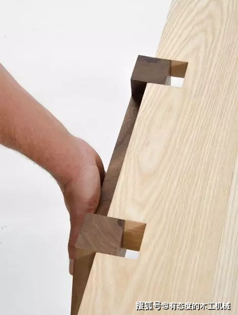 快樂的數控開榫機助力榫卯結構