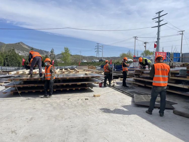國道109新線高速軍莊互通立交主線橋加速建設，綠化園林同步推進