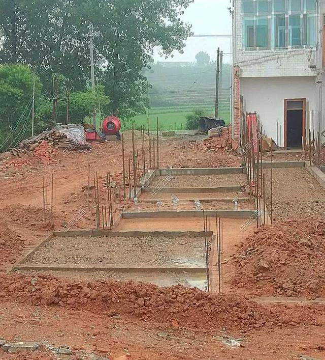 鄉村建房難題 崔先生自改圖紙遇困，老木工現場指點迷津